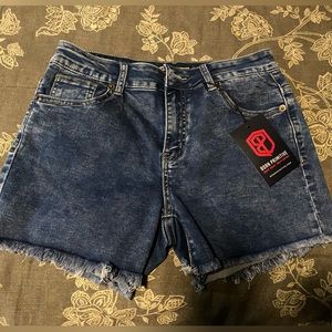 Born primitive ultra stretch liberty jorts. Size L